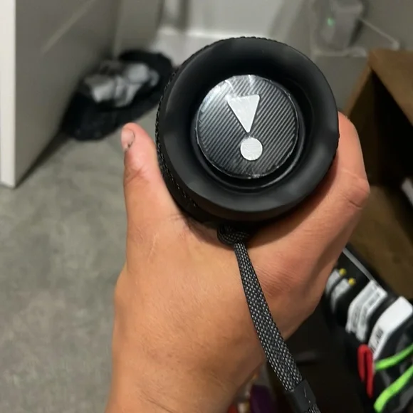 Jbl flip six brand new in box!! - Picture 4 of 4